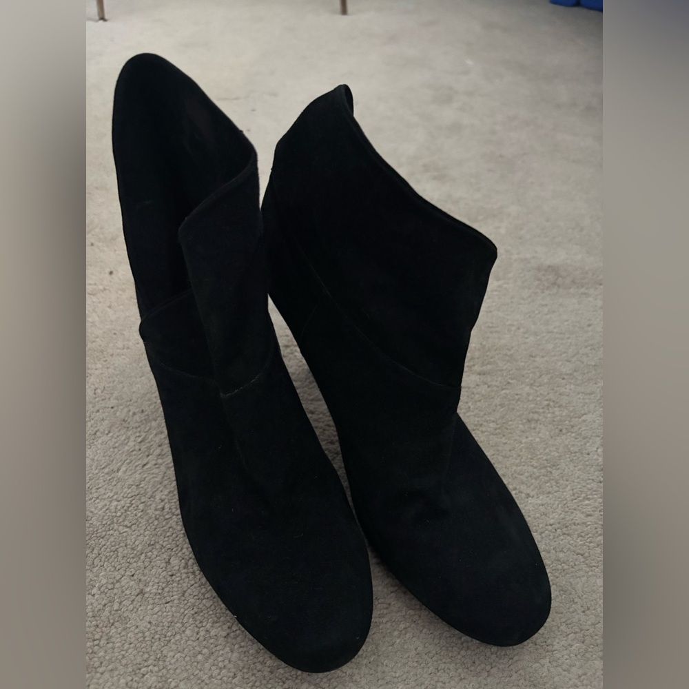 Stunner Black suede booties - heels